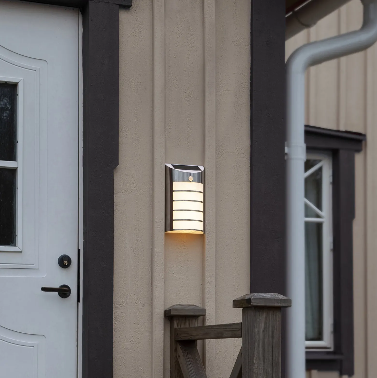 LED-Solarwandleuchte Wally mit Bewegungssensor