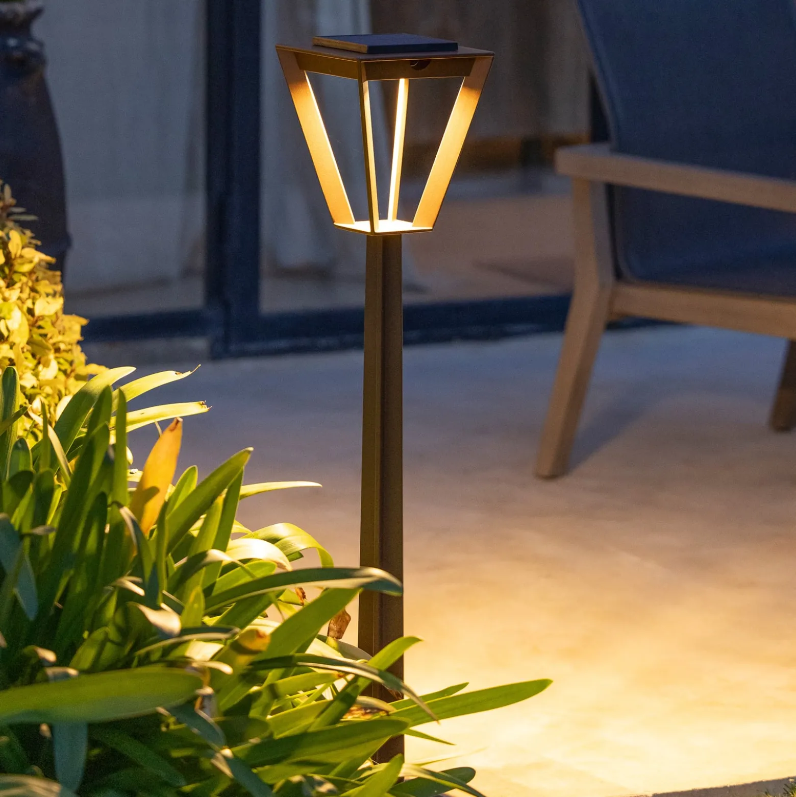 LED-Solarwegeleuchte Metro mit Sensor, corten