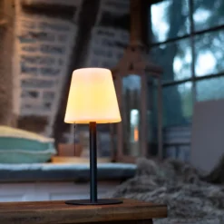 LED-Tischlampe Keno, Erdspieß, Zugschalter, Akku