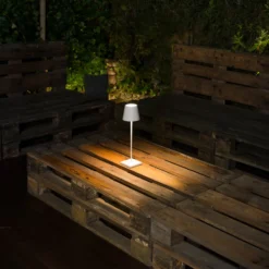 LED-Tischlampe Toc mit USB-Charger, IP54, weiß