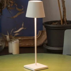 LED-Tischlampe Toc mit USB-Charger, IP54, weiß
