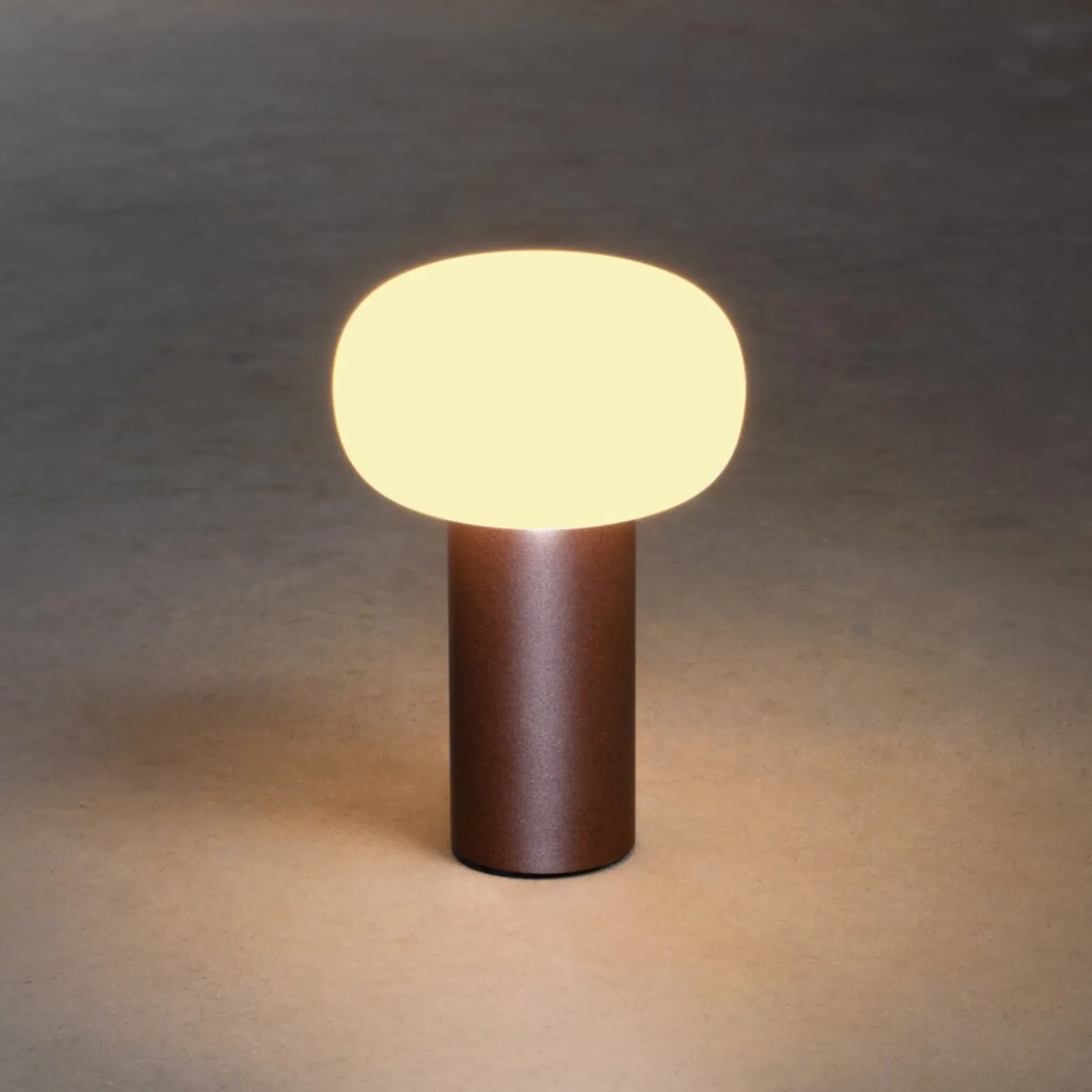 LED-Tischleuchte Antibes, IP54, Akku, RGBW, rost