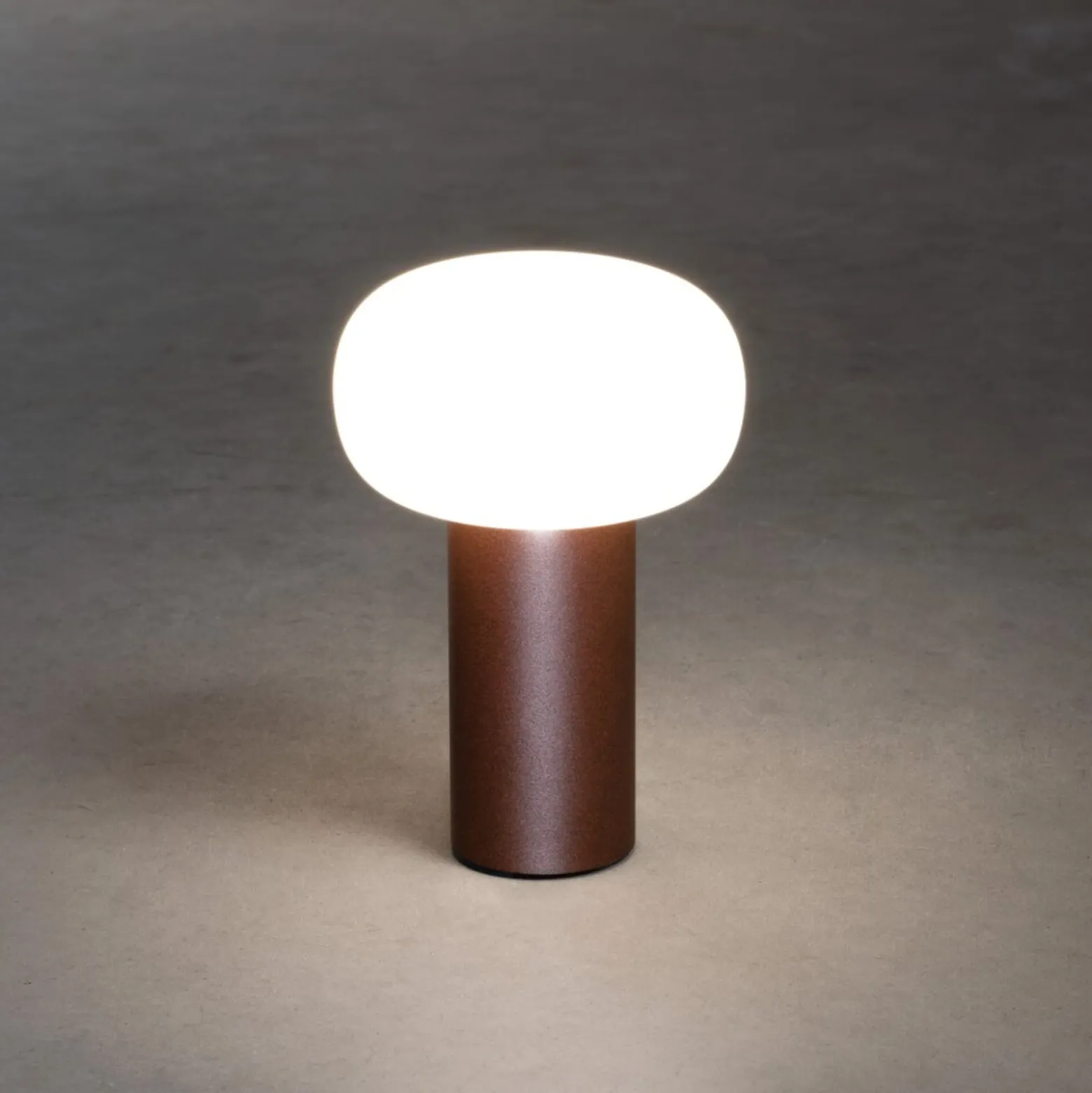 LED-Tischleuchte Antibes, IP54, Akku, RGBW, rost