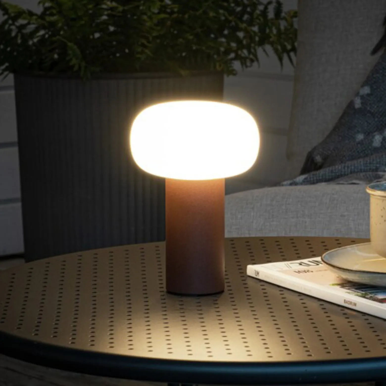 LED-Tischleuchte Antibes, IP54, Akku, RGBW, rost