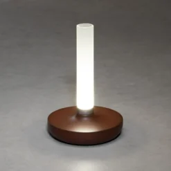 LED-Tischleuchte Biarritz IP54 Akku CCT rostbraun
