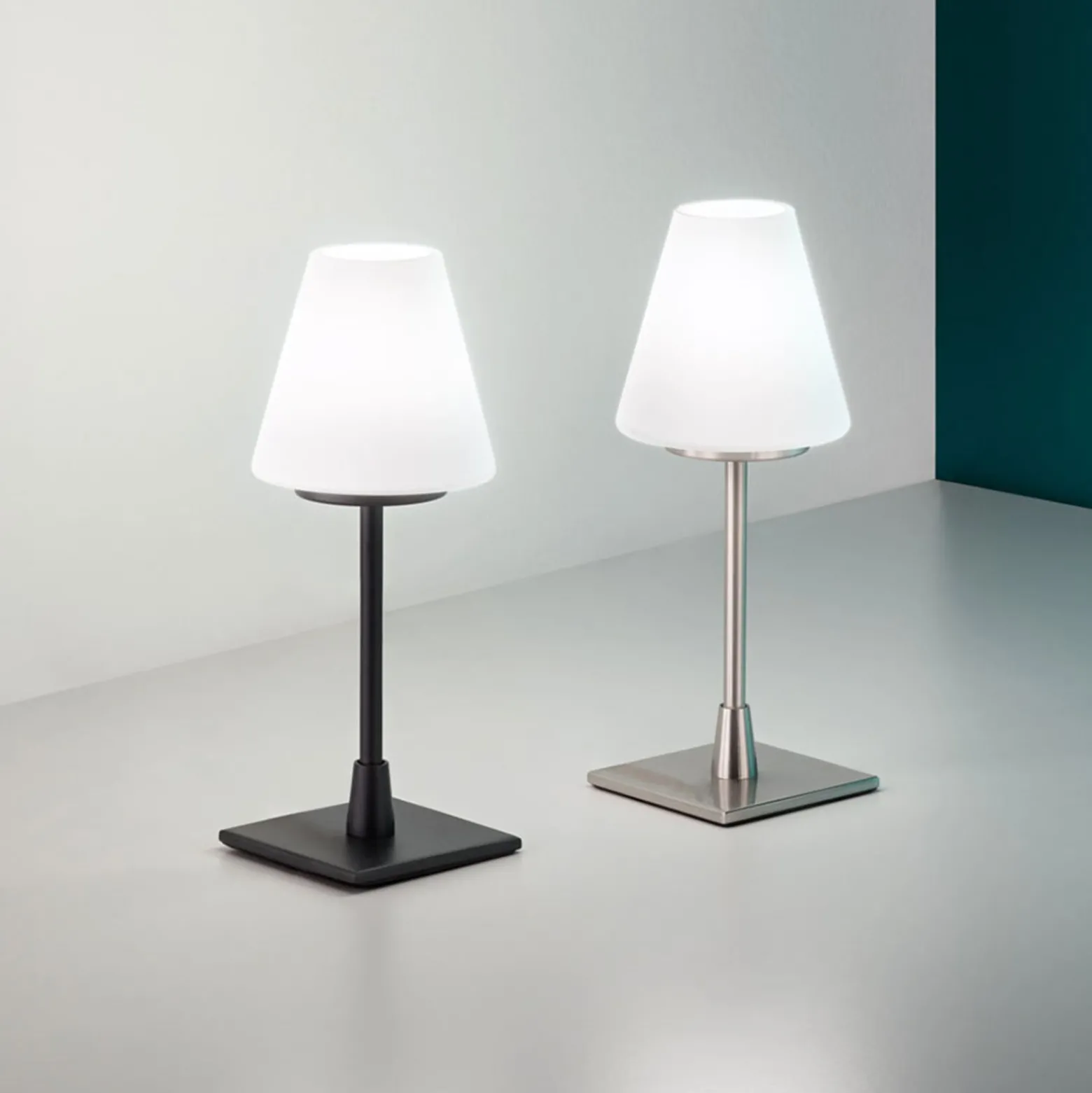 LED-Tischleuchte Lucy mit Touchdimmer, chrom