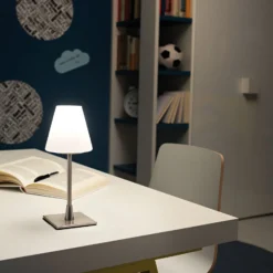 LED-Tischleuchte Lucy mit Touchdimmer, chrom