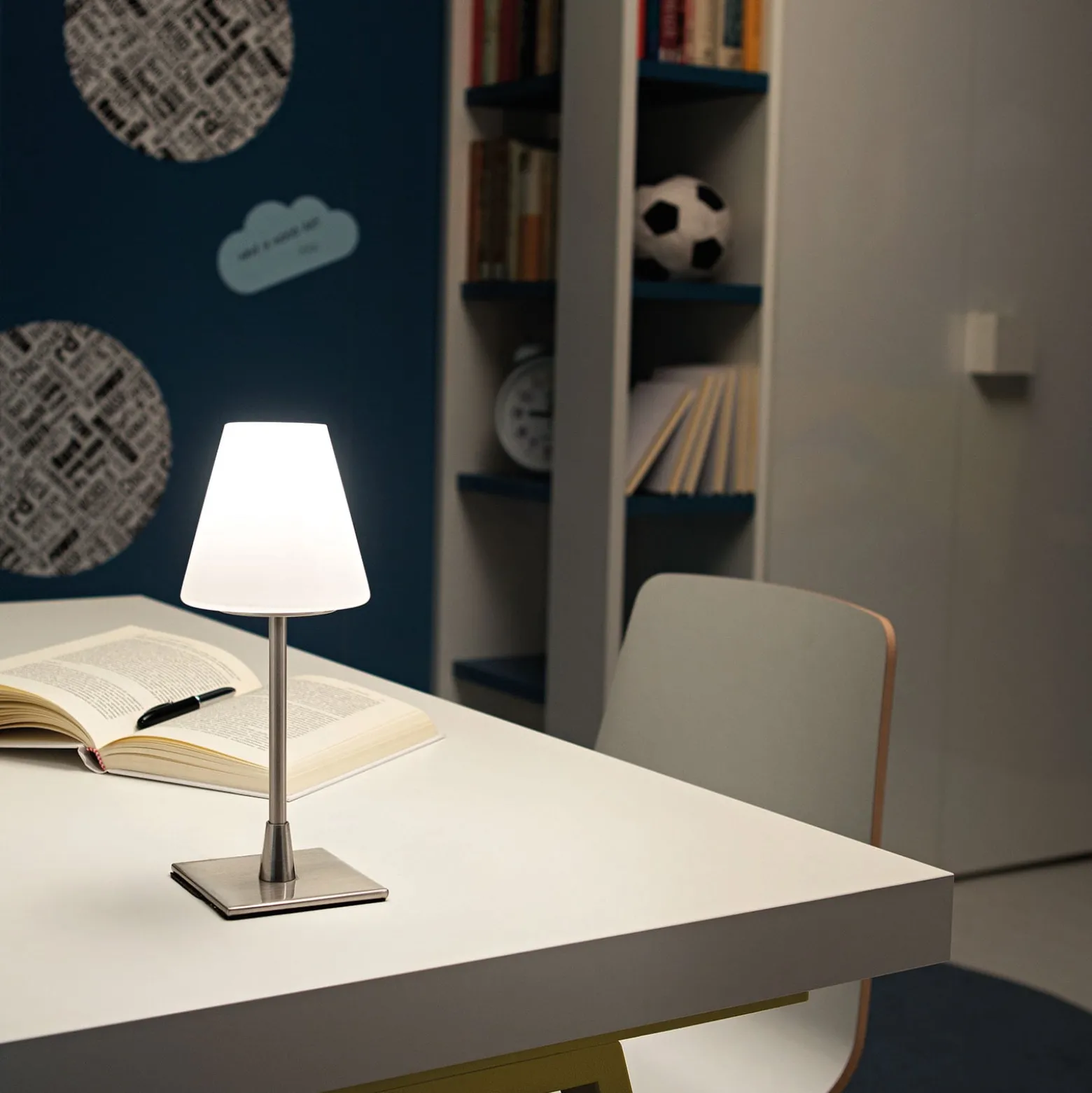 LED-Tischleuchte Lucy mit Touchdimmer, chrom