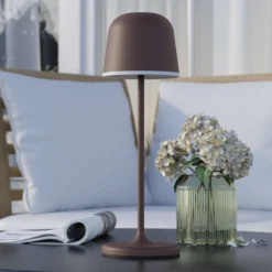 LED-Tischleuchte Mannera mit Akku, rostbraun