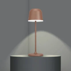 LED-Tischleuchte Mannera mit Akku, rostbraun