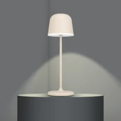 LED-Tischleuchte Mannera mit Akku, sand