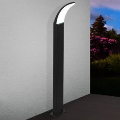 LED-Wegelampe Fiumicino in gebogener Form