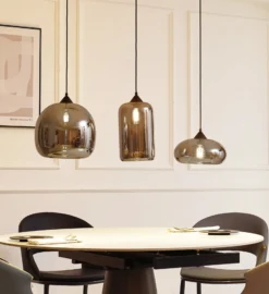 Lindby Arloris Pendellampe mit 3 Rauchglasschirmen