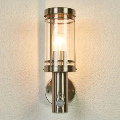 Lindby Außenwandlampe Djori, Sensor, aluminiumfarben, E27