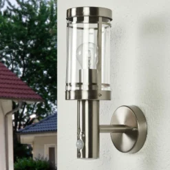 Lindby Außenwandlampe Djori, Sensor, aluminiumfarben, E27