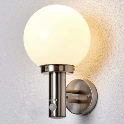 Lindby Außenwandlampe Nada, Edelstahl, Glas, Sensor, E27