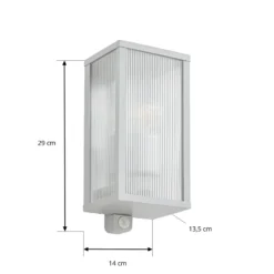 Lindby Außenwandlampe Peldar, grau/geriffelt, 26 cm, Sensor