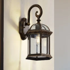 Lindby Außenwandleuchte Adelisa, gold antik, Alu, Höhe 39 cm