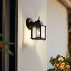 Lindby Außenwandleuchte Rurik, schwarz, Glas, Aluminium, E27