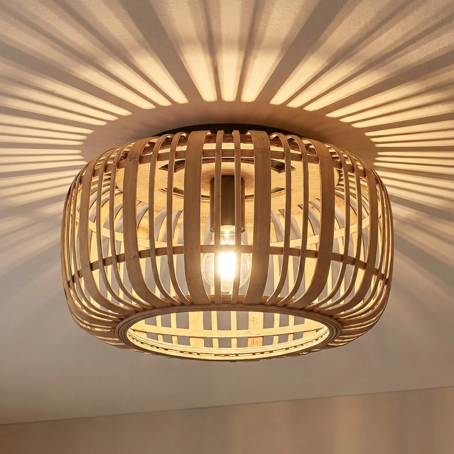 Lindby Deckenleuchte Canyana, natur, Rattan, Ø 40 cm