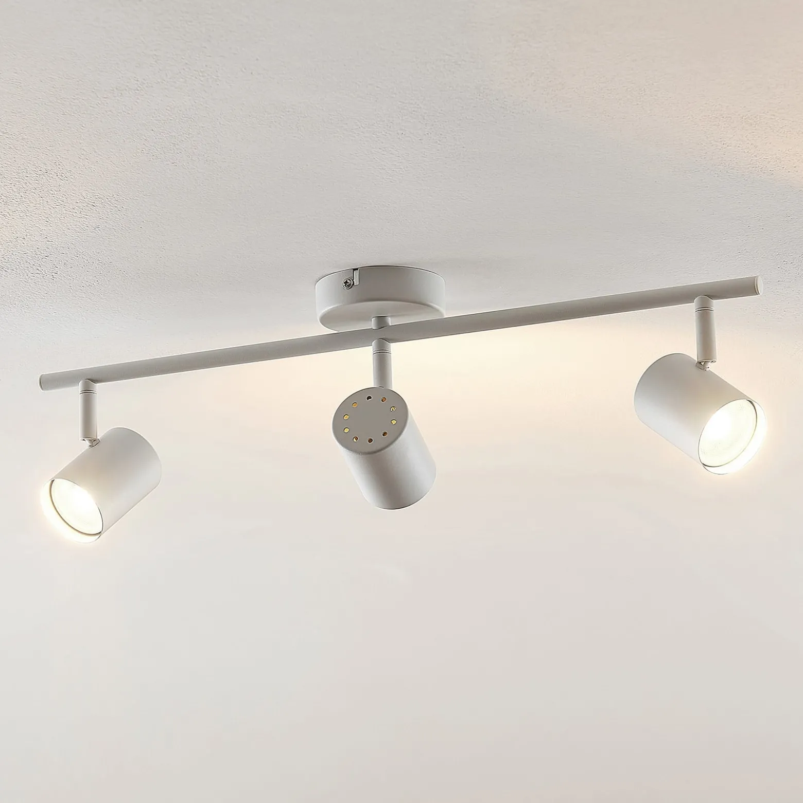 Lindby Deckenspot Jorell, weiß, 55 cm, 3-flg., Metall, GU10
