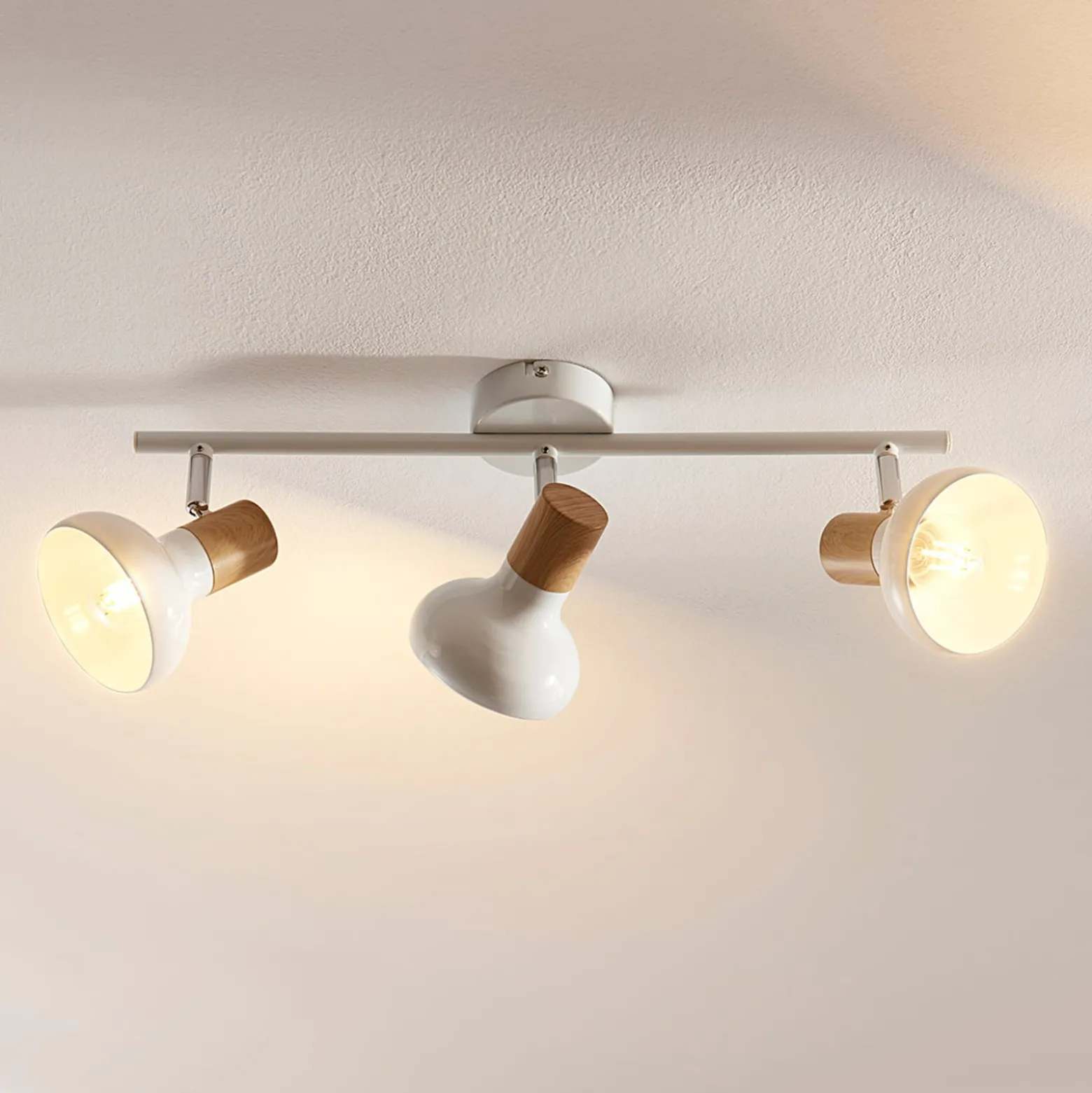 Lindby Deckenstrahler Fridolin, 50cm, 3-flg., weiß, Metall