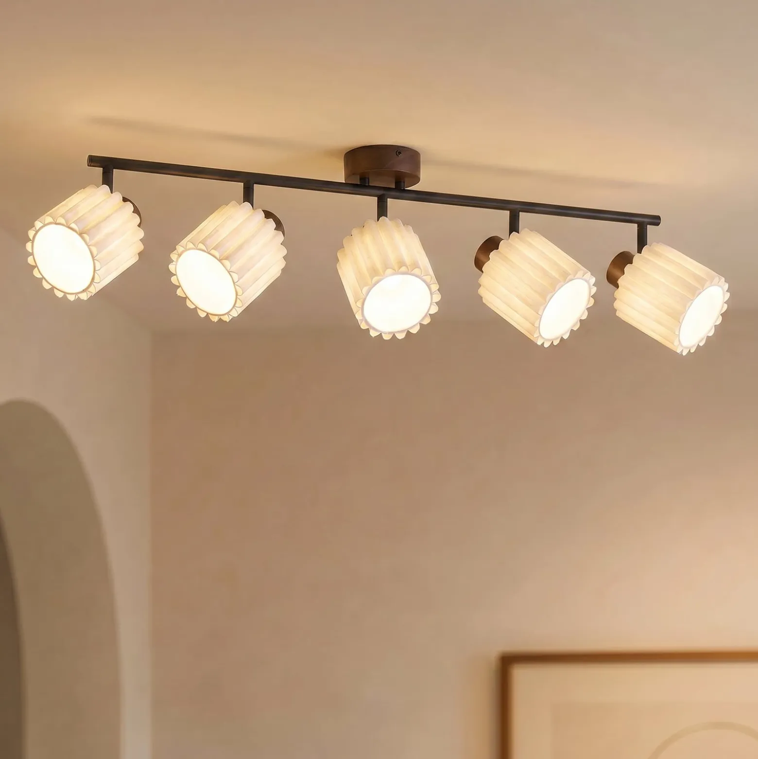 Lindby Deckenstrahler Shiloh, 5-flammig, walnuss/beige, Holz