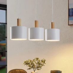 Lindby Hängeleuchte Kadir, 73 cm, 3-flammig, weiß, Holz