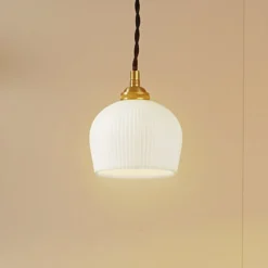 Lindby Hängeleuchte Nolane, Ø 11 cm, Keramik, weiß/messing
