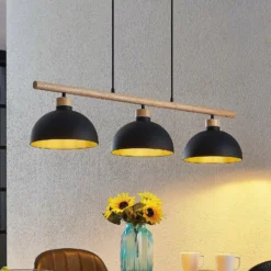 Lindby Hängeleuchte Tirzana, 3-flg., schwarz, Metall, Holz