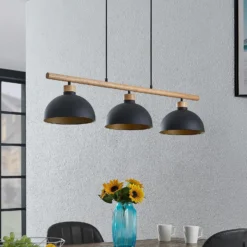 Lindby Hängeleuchte Tirzana, 3-flg., schwarz, Metall, Holz