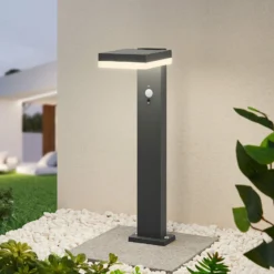 Lindby Laira LED-Solar-Sockelleuchte, 50 cm