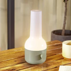 Lindby LED-Akku-Außentischleuchte Isaline, grün, dimmbar