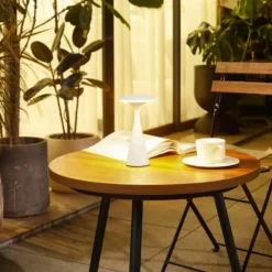 Lindby LED-Akku-Tischlampe Evelen, weiß, IP54, CCT