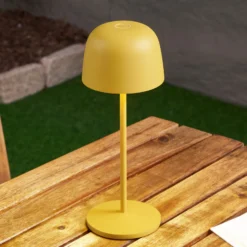 Lindby LED-Akku-Tischleuchte Arietty, gelb, dimmbar, IP65