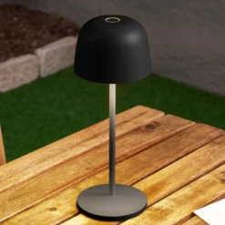 Lindby LED-Akku-Tischleuchte Arietty, schwarz, dimmbar, IP65