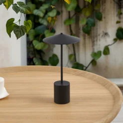 Lindby LED-Akkutischleuchte Ayva, schwarz, Aluminium, IP44