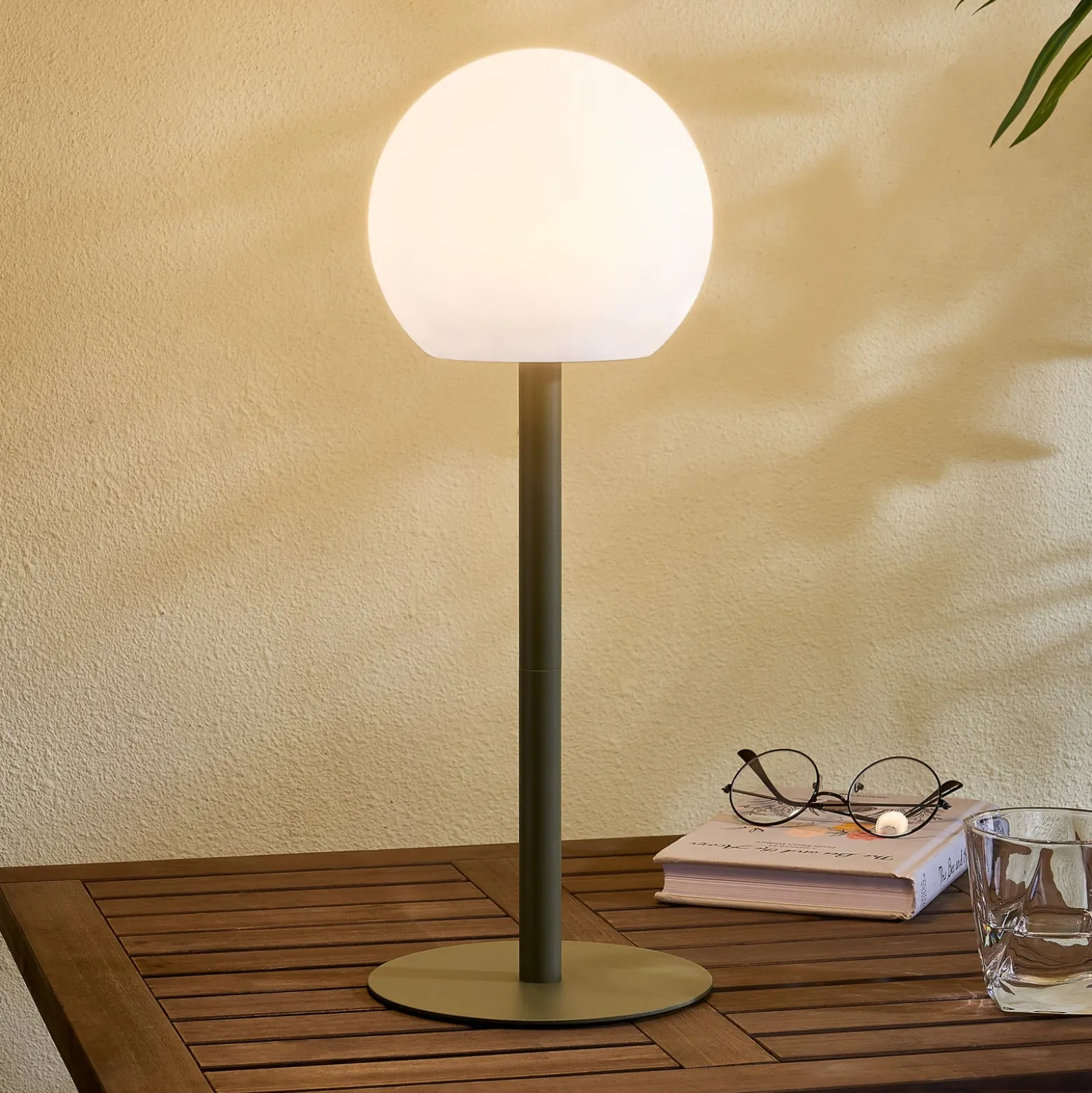 Lindby LED-Akku-Tischleuchte Eleia, grün, Metall, IP44