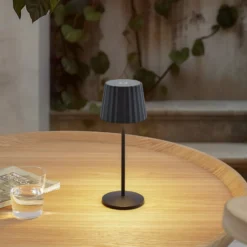 Lindby LED-Akku-Tischleuchte Esali, schwarz, Metall, IP65