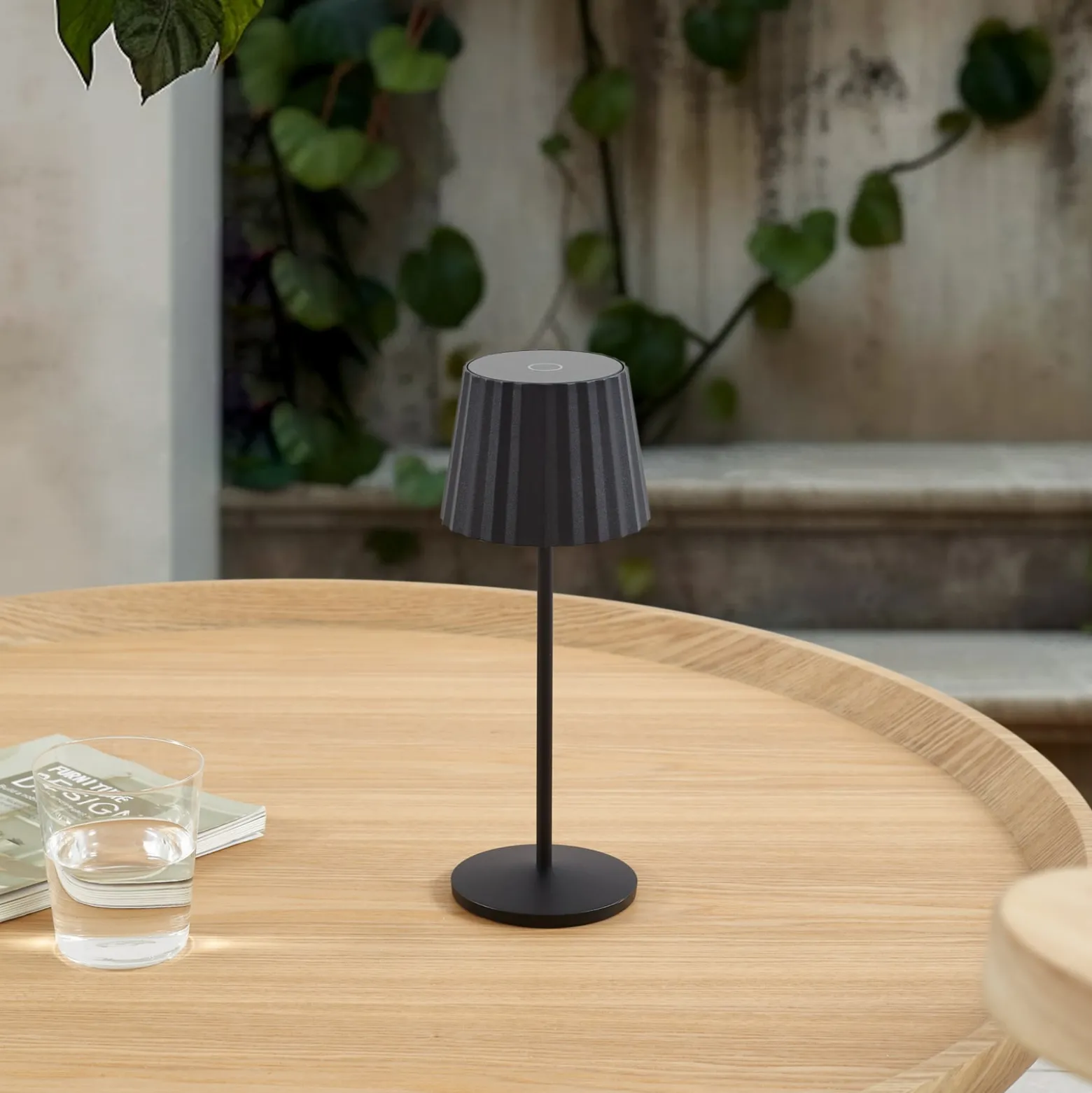 Lindby LED-Akku-Tischleuchte Esali, schwarz, Metall, IP65