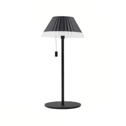 Lindby LED-Akku-Tischleuchte Ilvi, schwarz, Alu, Ø 17,5 cm