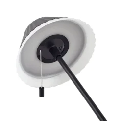 Lindby LED-Akku-Tischleuchte Ilvi, schwarz, Alu, Ø 17,5 cm