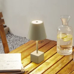 Lindby LED-Akkutischleuchte Janea CUBE, grün, Metall