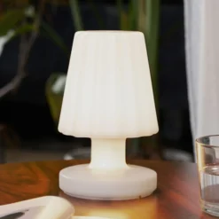 Lindby LED-Akku-Tischleuchte Jovem, weiß, Kunststoff, RGB