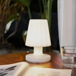 Lindby LED-Akku-Tischleuchte Jovem, weiß, Kunststoff, RGB