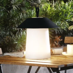 Lindby LED-Akkutischleuchte Kalina, schwarz/weiß, IP44