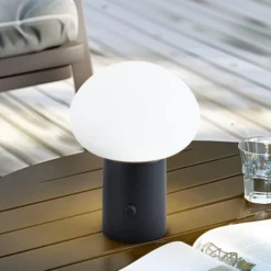 Lindby LED-Akkutischleuchte Zelie, schwarz, Aluminium, IP44