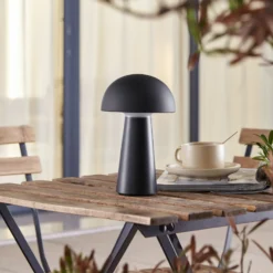 Lindby LED-Akkutischleuchte Zyre, schwarz, IP44, Touchdimmer