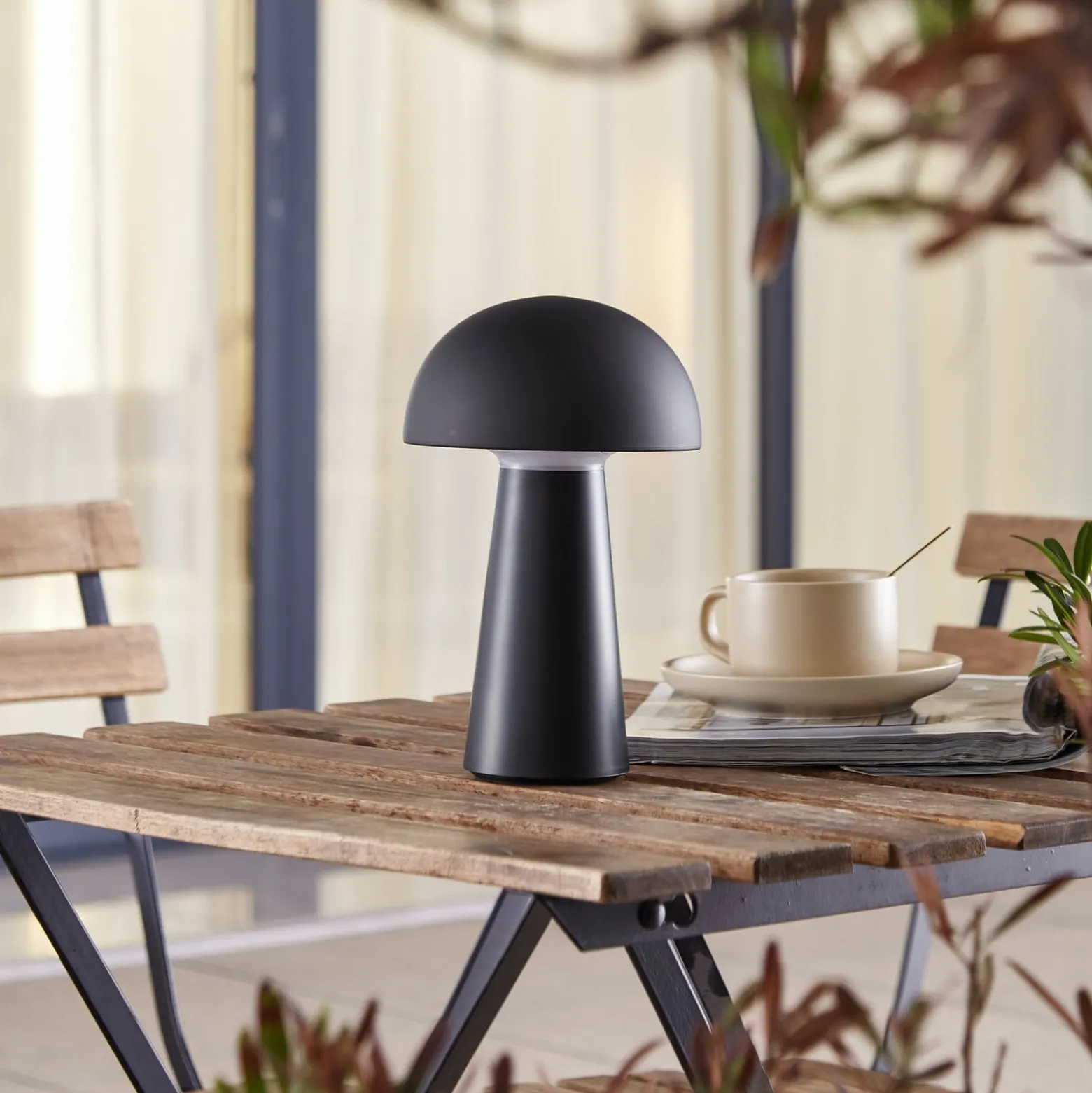 Lindby LED-Akkutischleuchte Zyre, schwarz, IP44, Touchdimmer