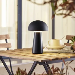 Lindby LED-Akkutischleuchte Zyre, schwarz, IP44, Touchdimmer